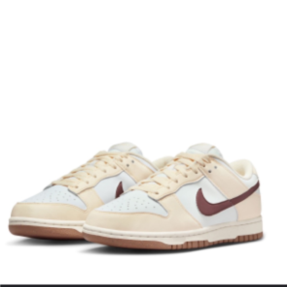 Nike dunks women’s size 7.5